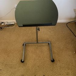 Adjustable Rolling Laptop Table with wheels excellent condition 