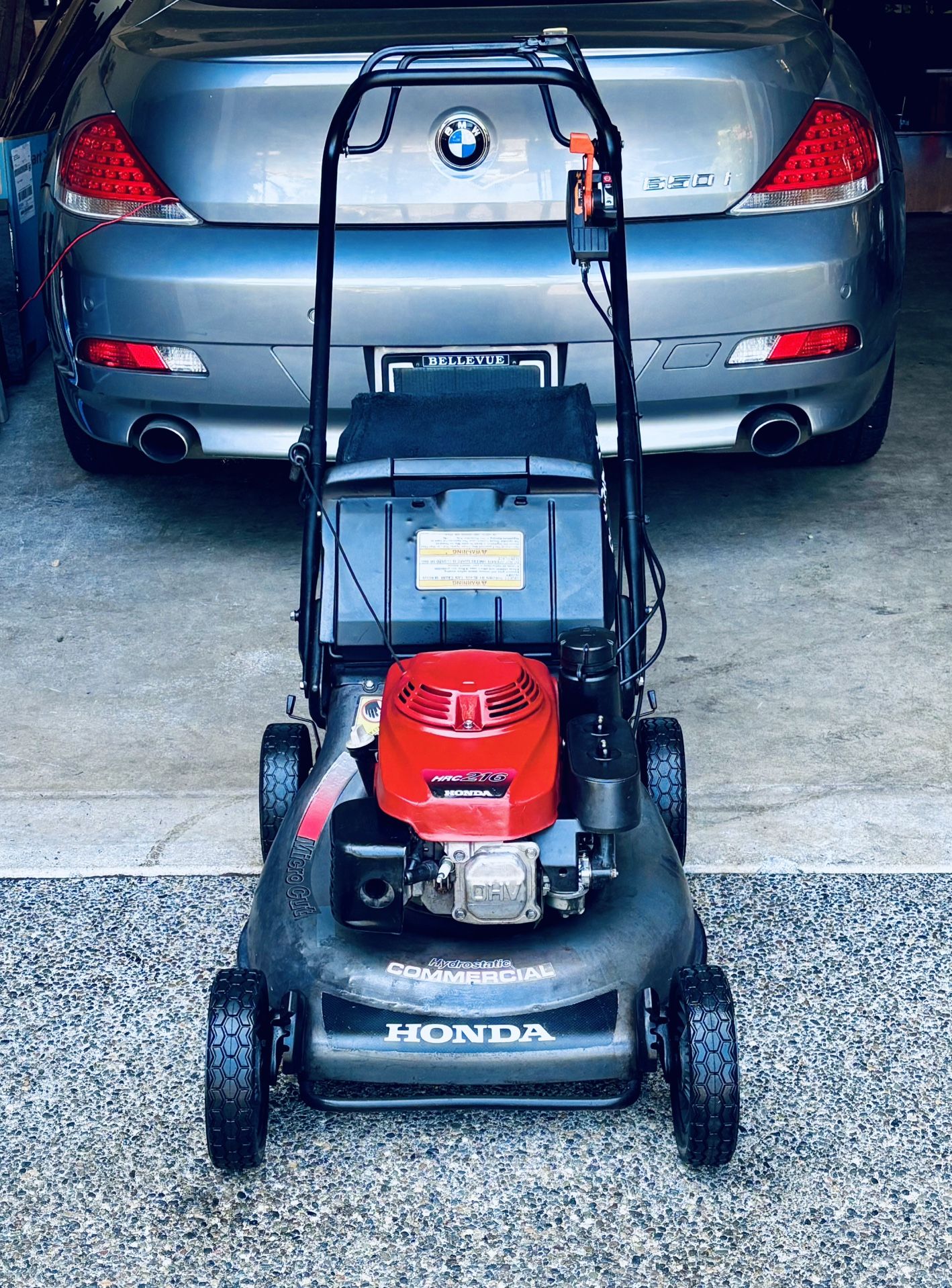 HONDA — HRC216HXA | Top-of-the-Line Commercial Lawn Mower | Hydrostatic Self-Propel + Blade-Stop | Excellent Condition!
