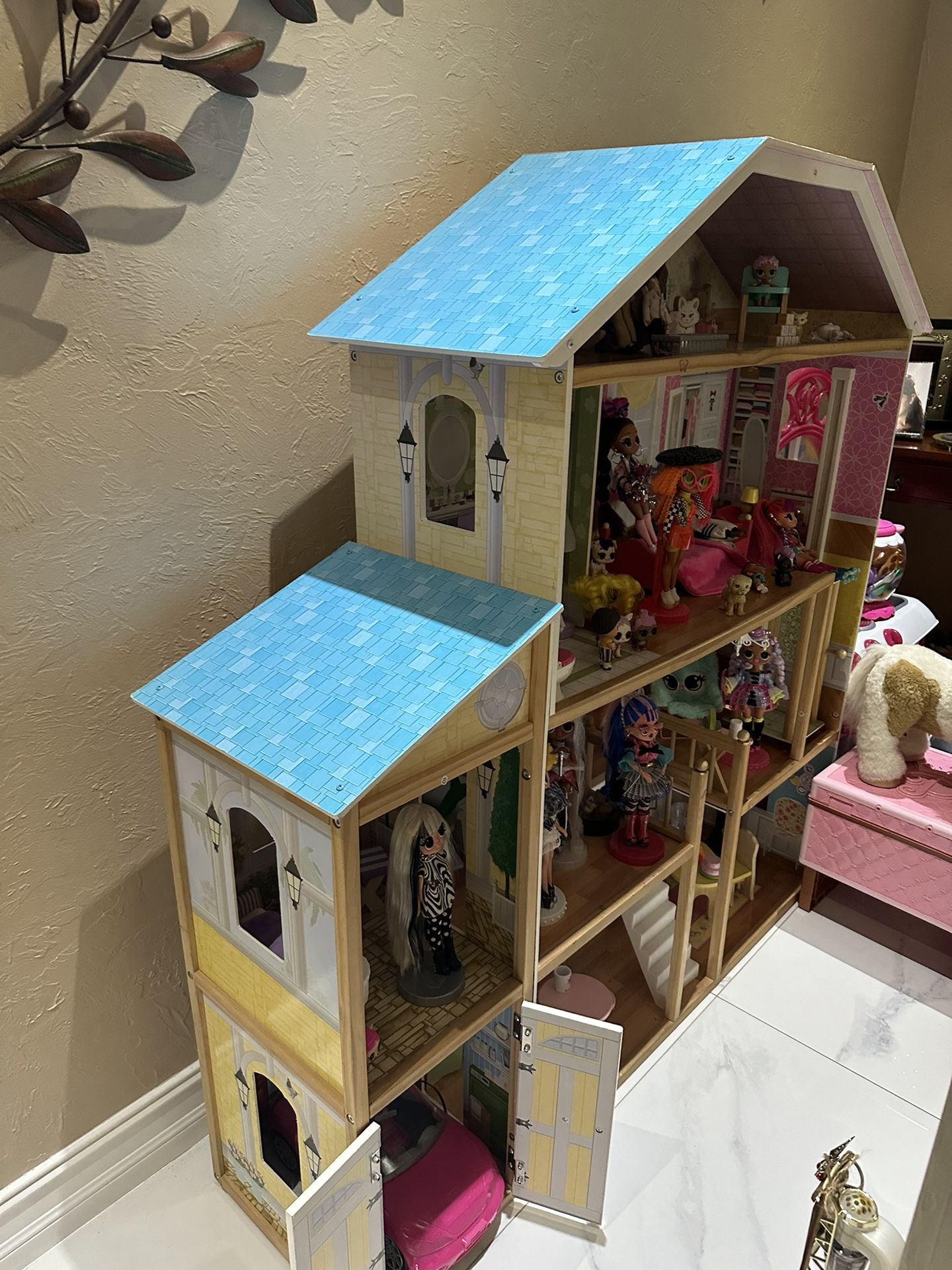 Doll House & Dolls For Sale