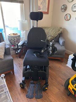 Quantum Q6 Edge iLevel Power Wheelchair — Custom Built | “Pretty in Pink” |