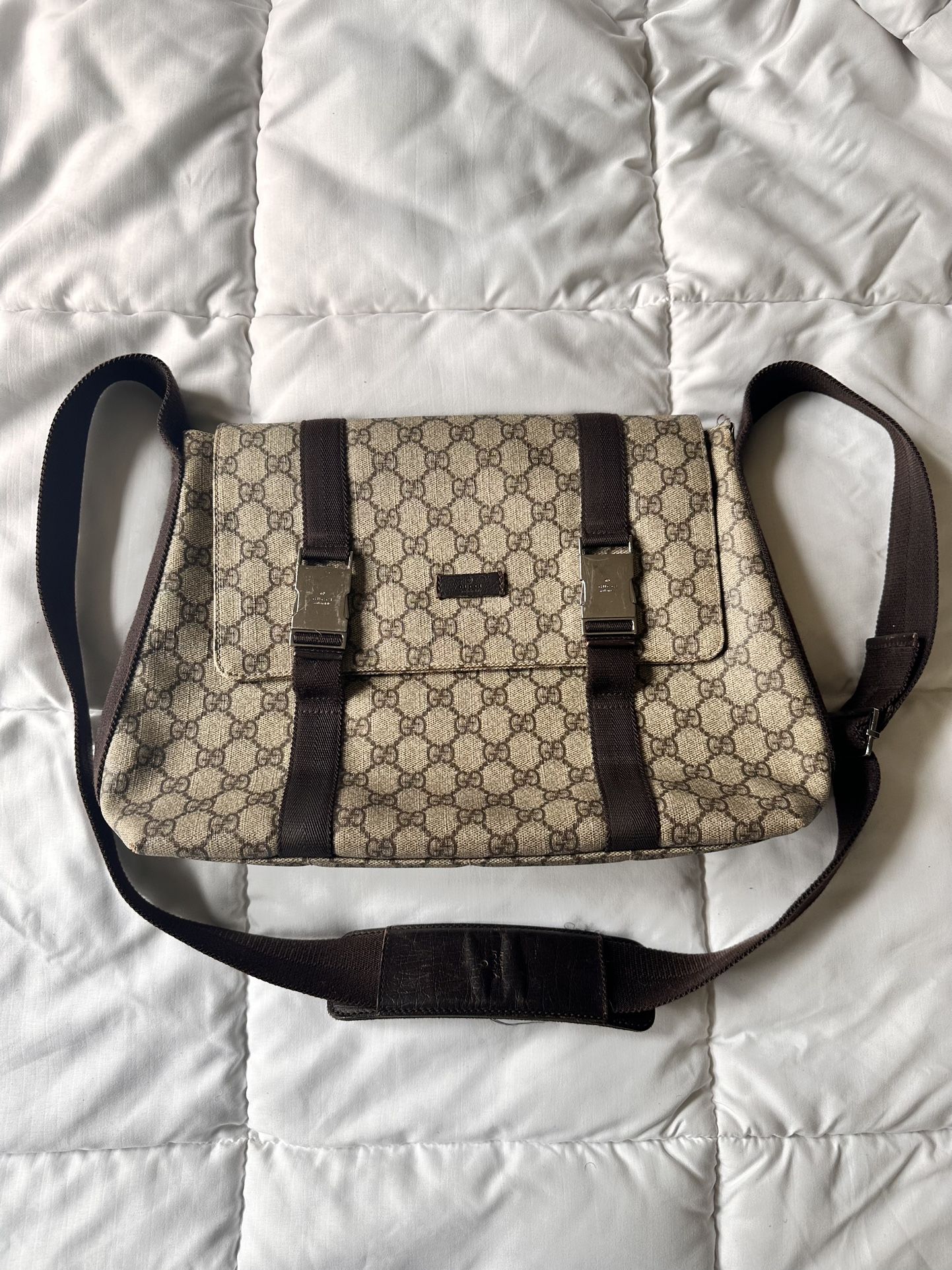 Gucci messenger bag for Sale in New York, NY - OfferUp