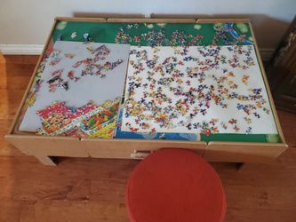 Multi pupose card table, puzzle table and Trai0n table like new