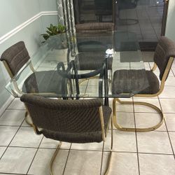 Dinning Room Table And 4 Chairs