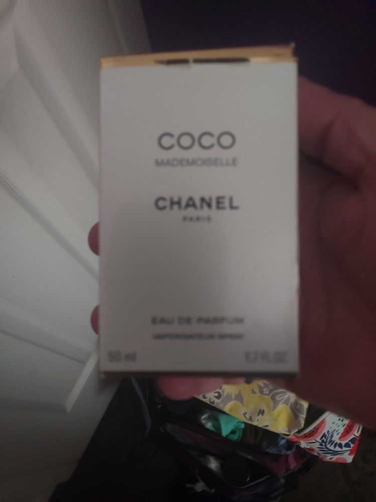 Chanel COCO Mademoiselle WOMENS perfume LIKE NEW MAKE OFFER
