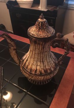 Restoration metal coffee pot with lid