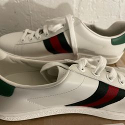 Used Women Gucci Sneakers 