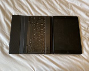 New iPad 7th generation with keyboard case