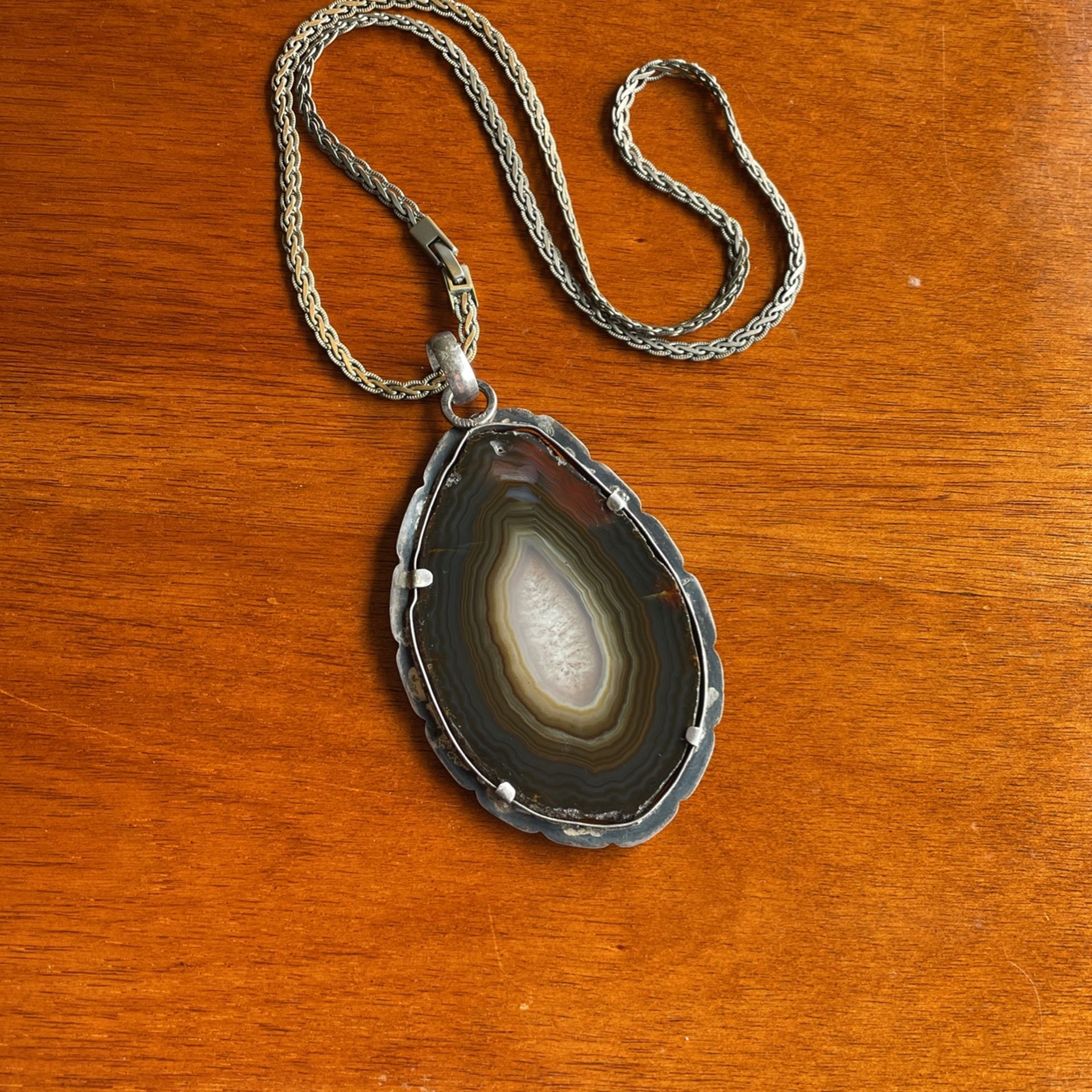 Agate Pendant Necklace