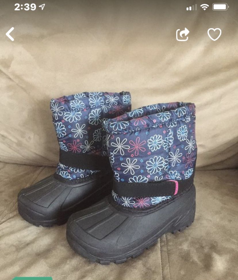 Girls boots children size 10 like new for snow or rain