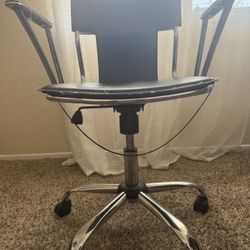 Sturdy Black & Chrome Swivel Chair