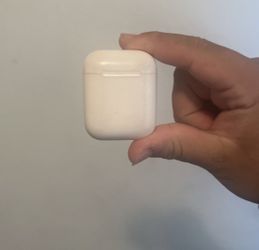Airpod Case With Right Earbud