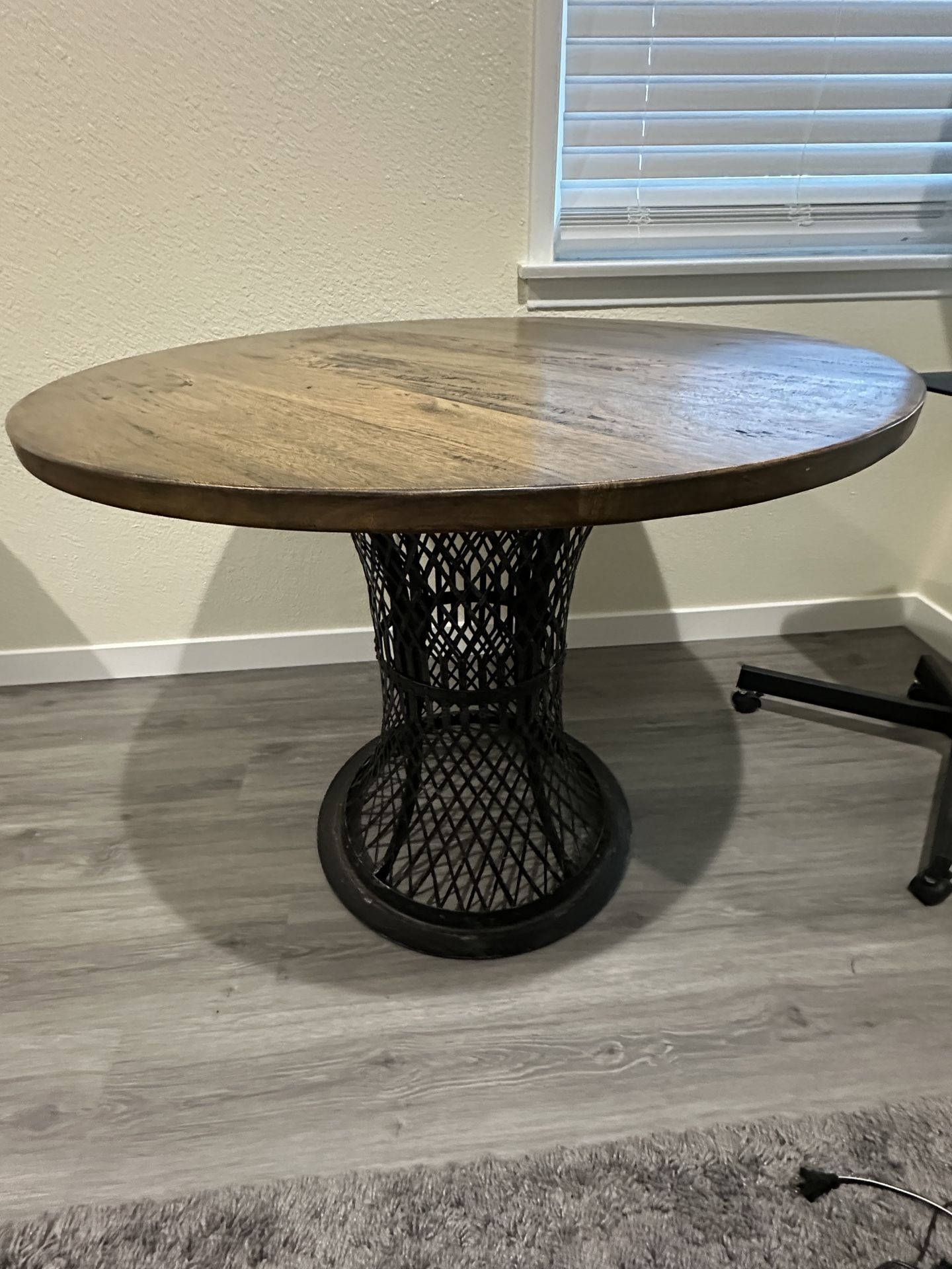 Round Table