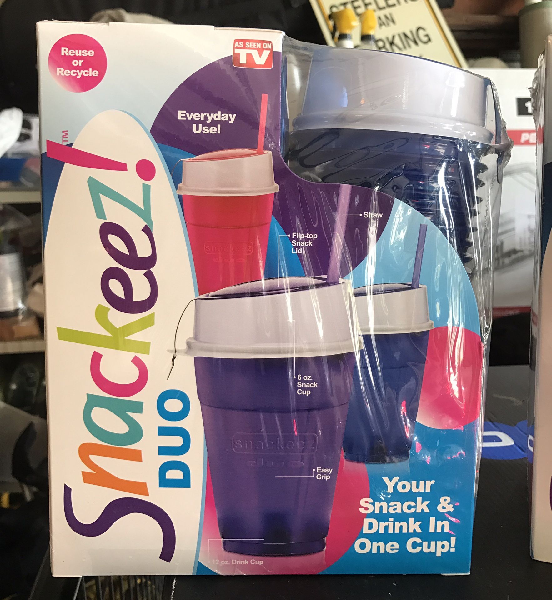 Snackeez Snack/Drink Cups Flash Giveaway ends 12/30 - Powered By Mom