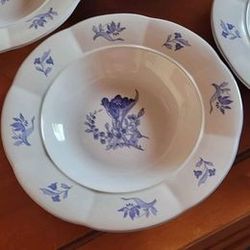 Four Rogers Blue Bonnet Soup Salad Bowls 