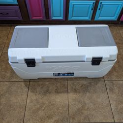 Igloo 165-quart Maxcold Chest Cooler with Butterfly Quick Access Hatch