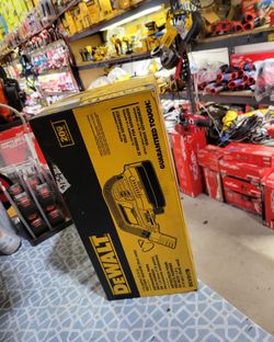 Dewalt 20v CORDLESS 1/2 GALLON Wet/dry VACUUM $139
