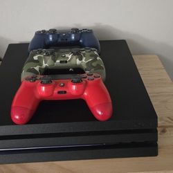Play Station 4 With Games And 3 Controls 