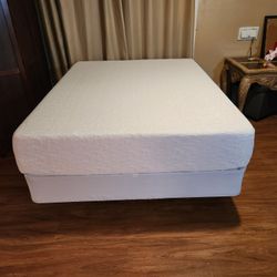 Queen Size Bed/ Cama Queen