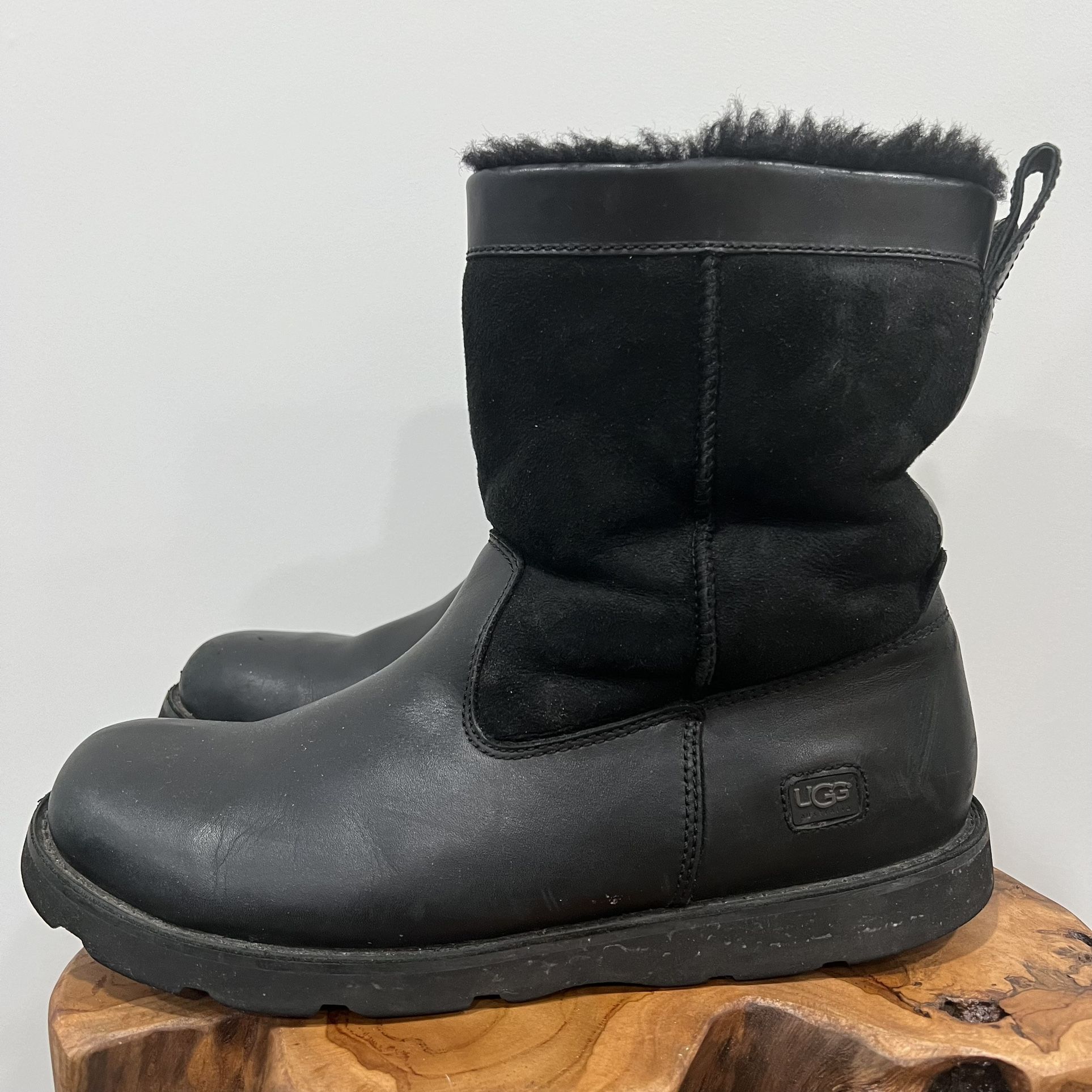 UGG Wrangell Boots Men’s Size 12 S/N 5790