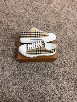 Burberry shoes size 11