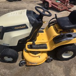 Cub Cadet Riding Lawn Mower LTX 1040