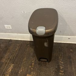  Hefty 12 Gallon Trash Can, Plastic Slim Lockable Step On Kitchen Trash Can