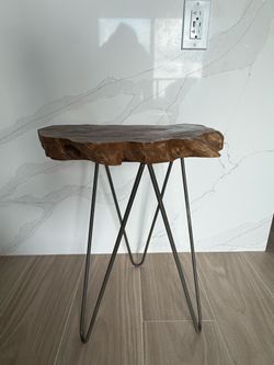 Accent table