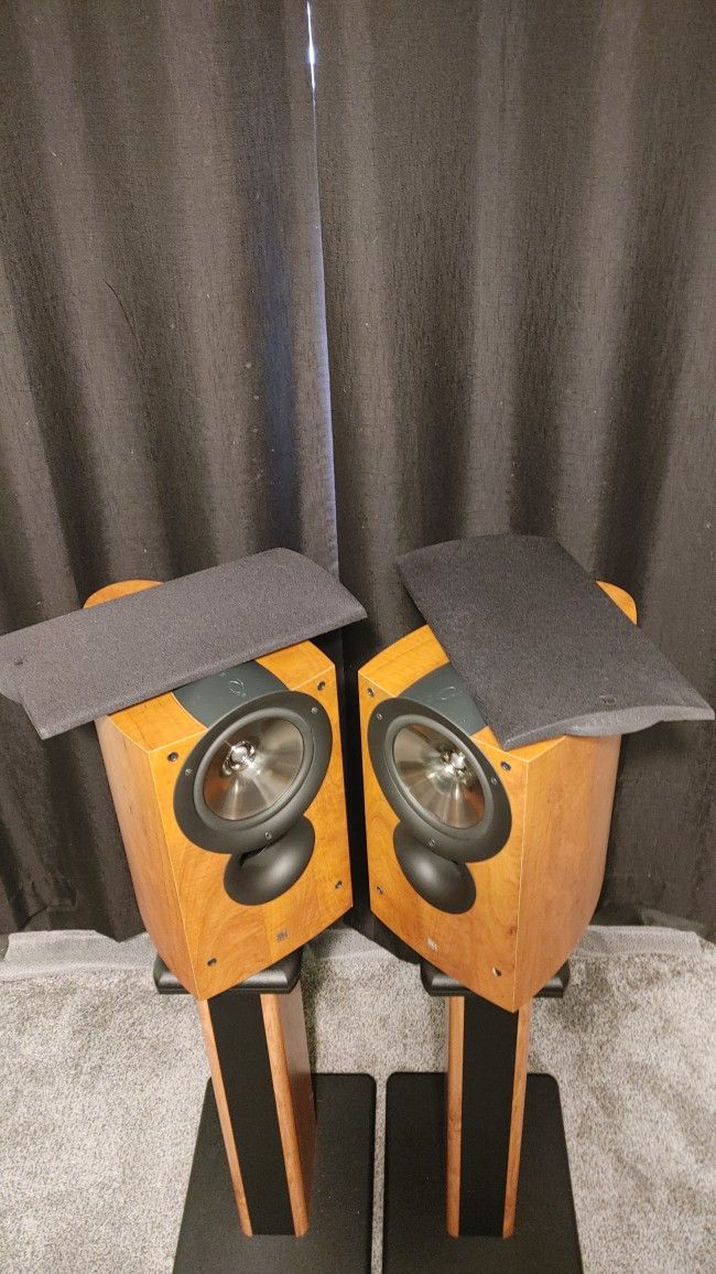 Kef IQ3 Bookshelf Speakers for Sale in Mesa, AZ - OfferUp