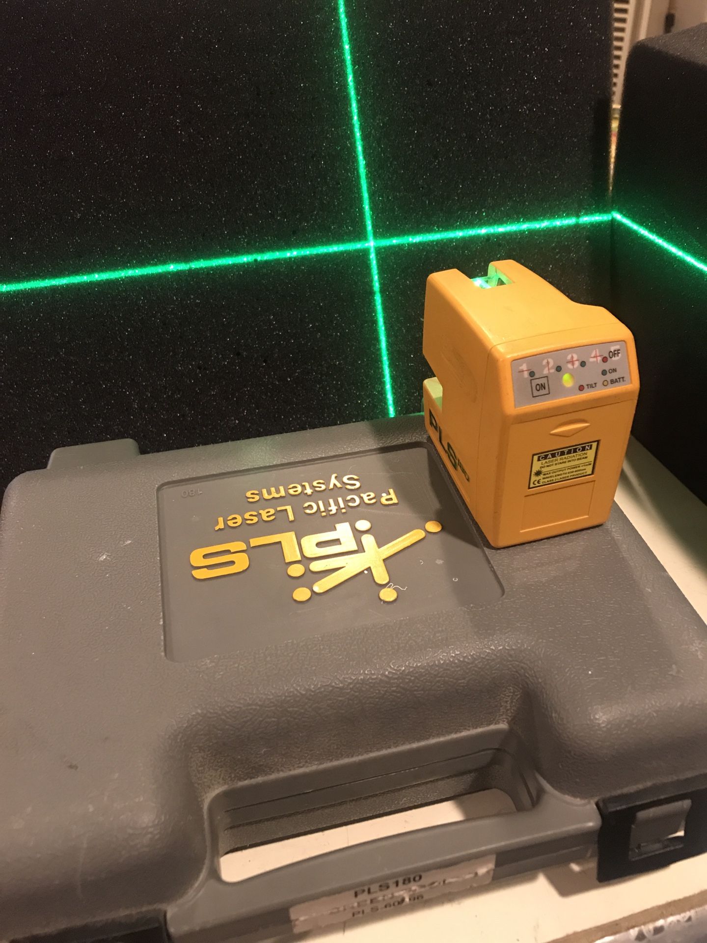 PLS 180 leveling Laser With Case
