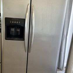 Frigidaire counter depth fridge 