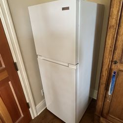 Vissani Refrigerator/ Freezer White New condition
