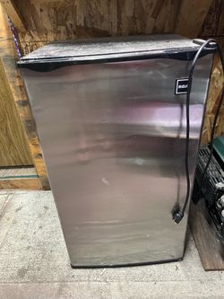 Mini fridge