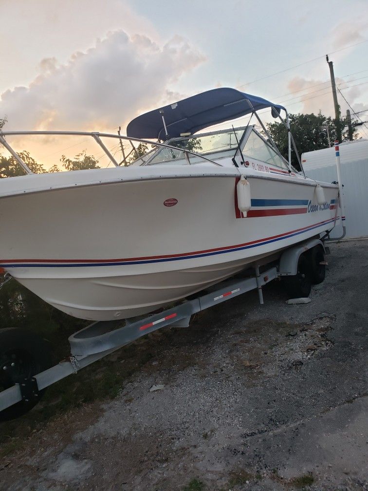 Bote 23.5 Feet