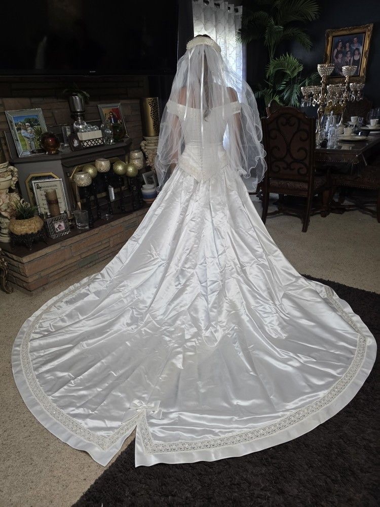 New wedding dress,/ vestido De novia blanco nuevo