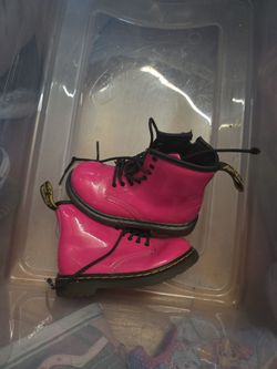 DR MARTENS HOT PINK KIDS 9C