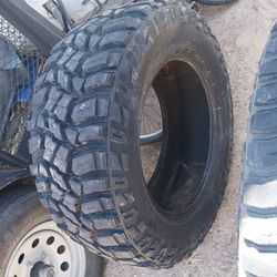2 Cooper Tires 35x12.50r20