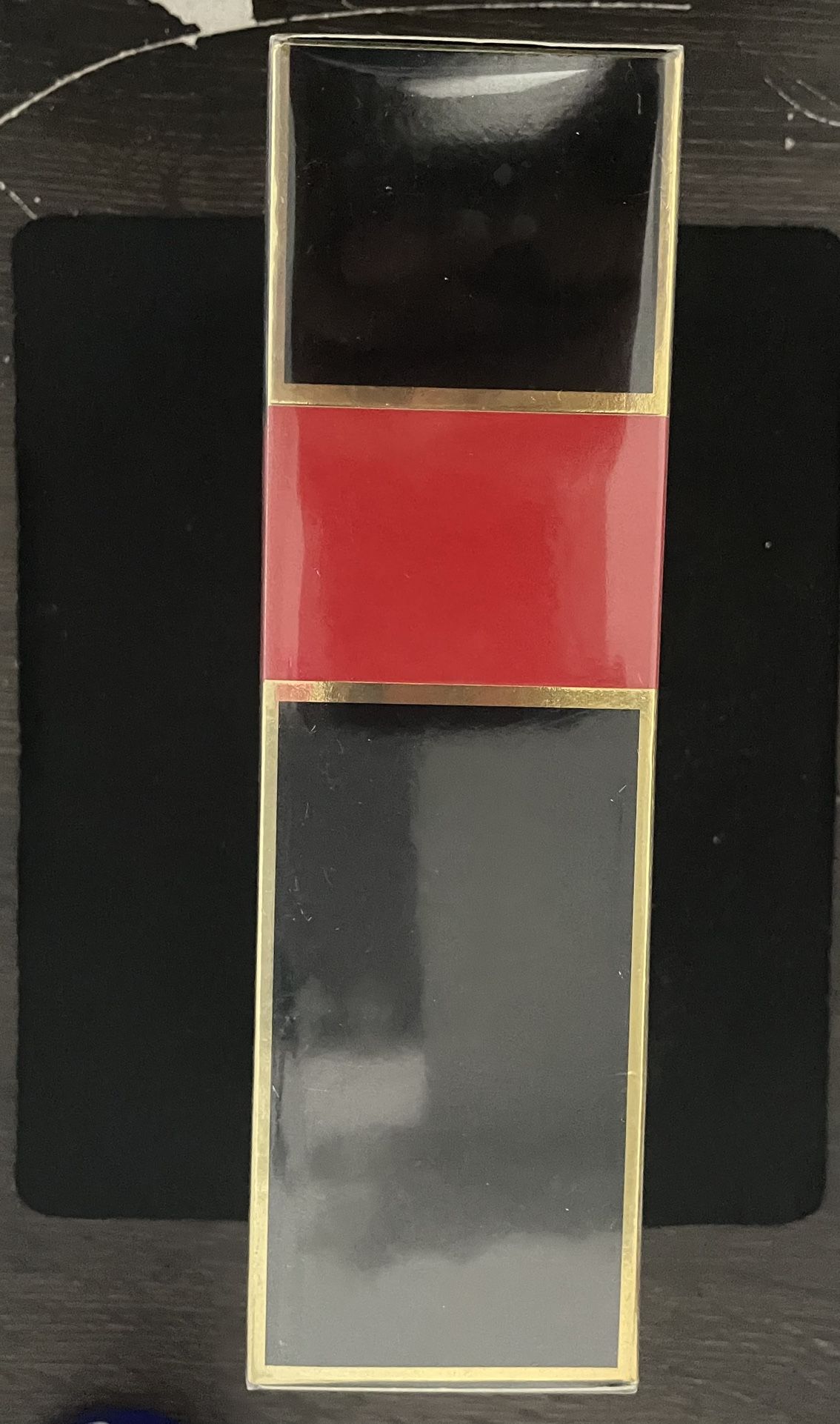 a Carolina Herrera Very Good Girl Eau de Parfum in the 80 ml (2.7 fl oz) size.