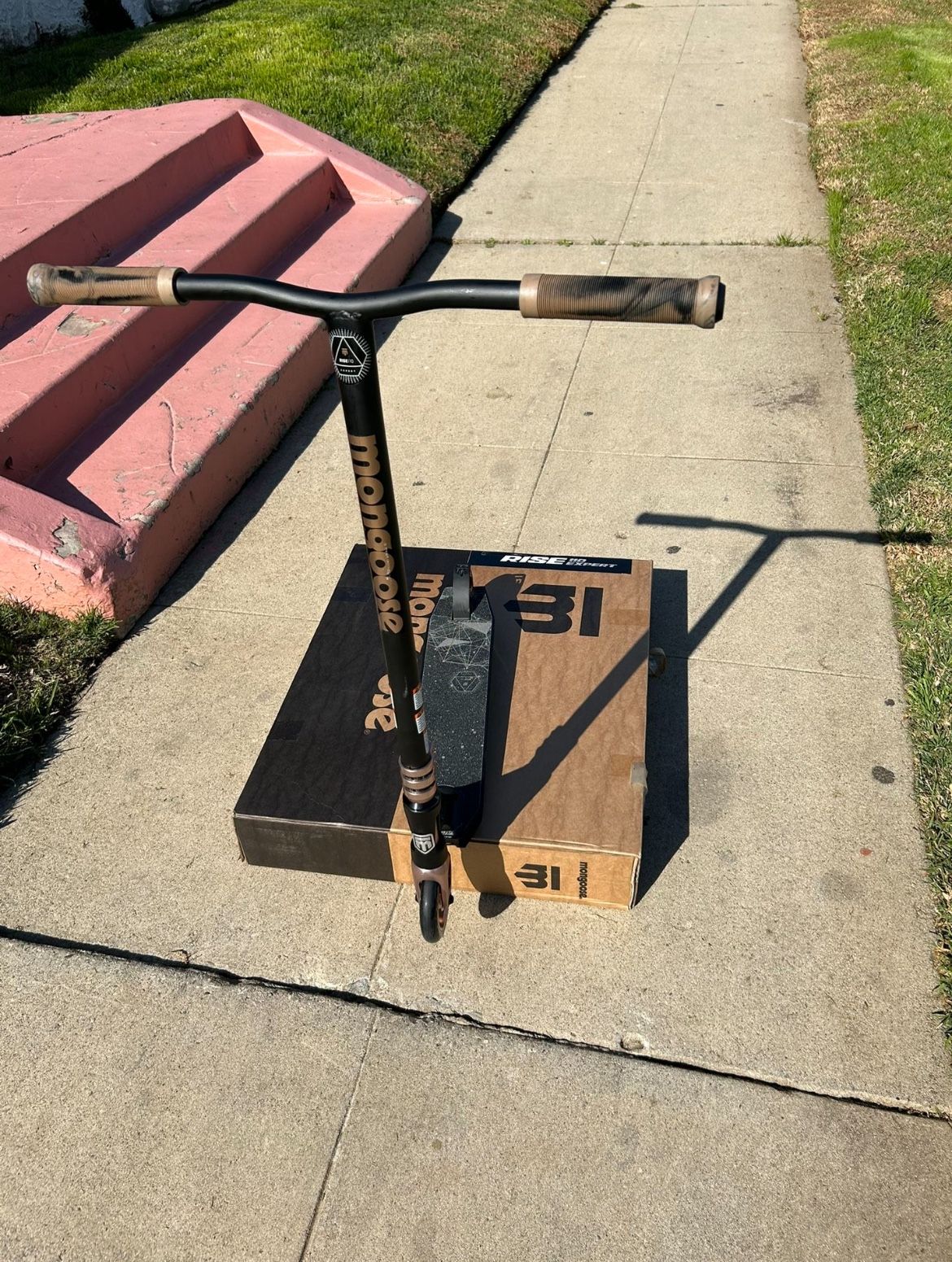 Mongoose Rise 110 Adult Scooter