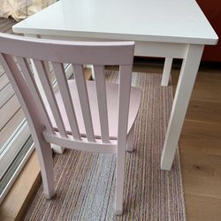 Potrery Barn kids table and chair great condition