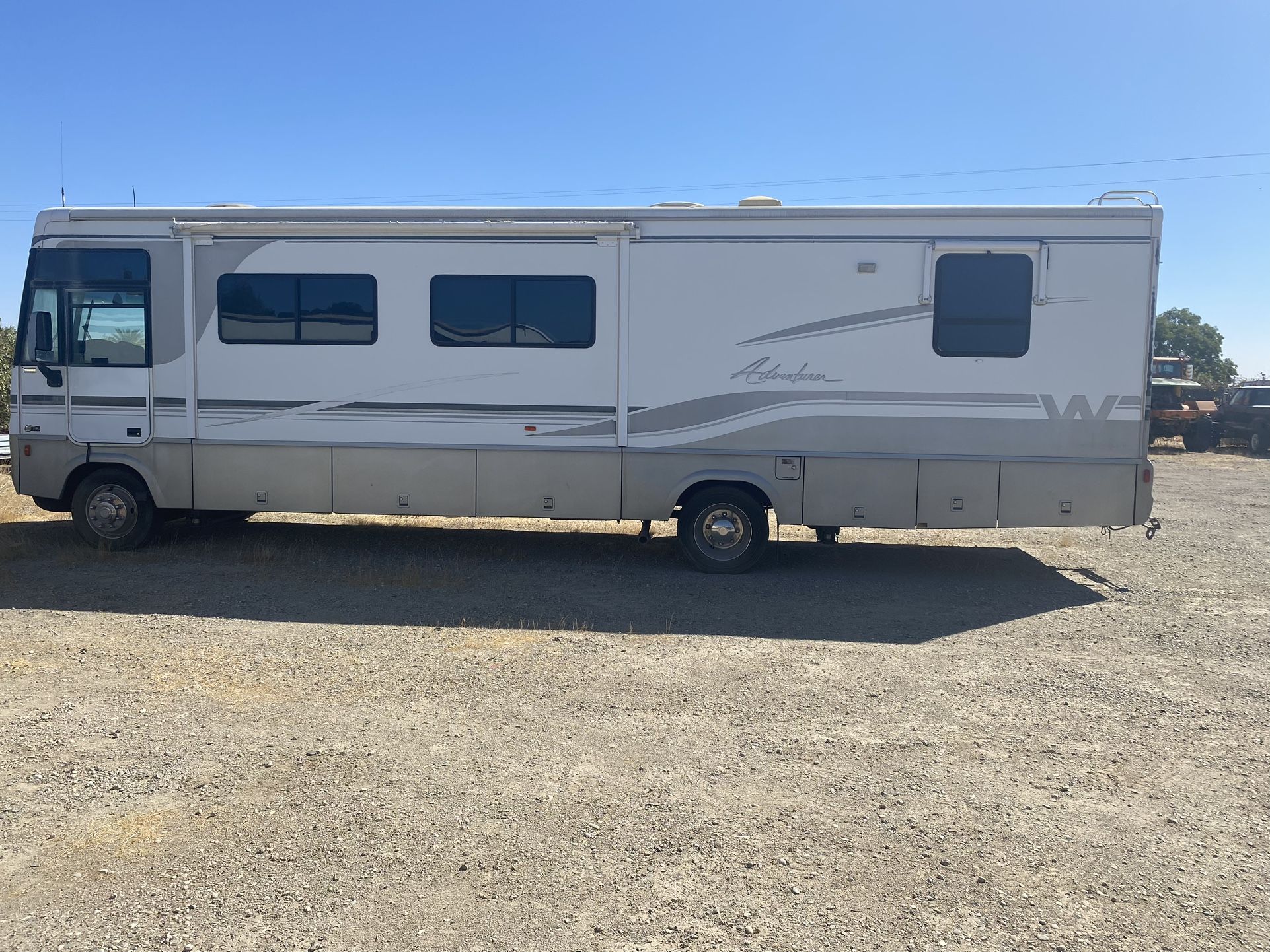 2002 winnebago adventurer