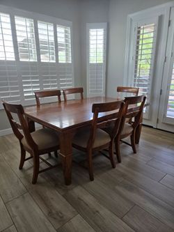 Kincaid Kitchen Table & Chairs