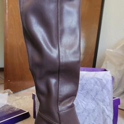 Brown Heel Boots Size 6.5 – New in Box