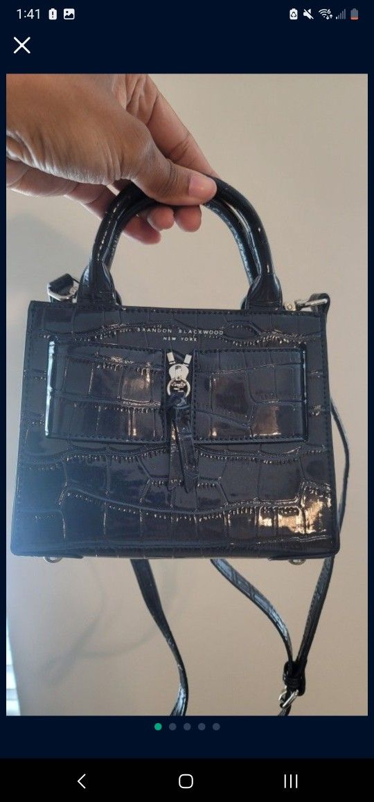Brandon Blackwood Kuei Bag
Navy Croc Bag EUC