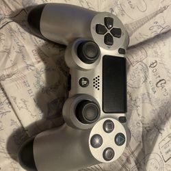 PS4 CONTROLLER 