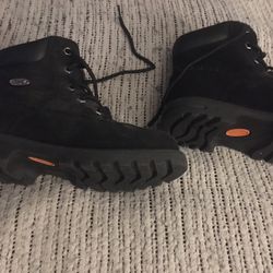 Lnew LUGZ Boots size 2 only $20 firm