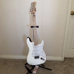 Complete Electric Guitar Starter Kit – Squier Strat + Fender Amp