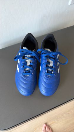 Kids Adidas Soccer Shoes Blue size 1.5