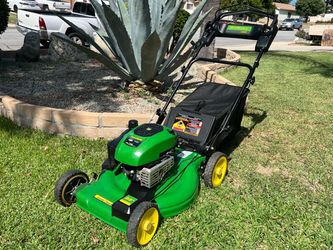 John Deere JS26 190-cc 22-in with Briggs and Stratton Engine in very good condition runs perfect no issues at all self-propelled