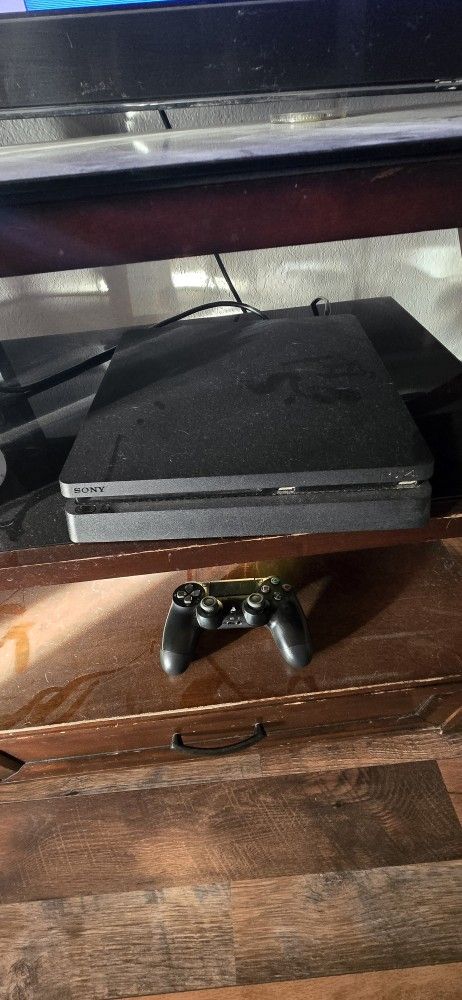 PS4 SLIM 1TB