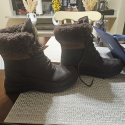 Women's Size 8 UGG $45/obo